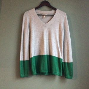 Ladies wool blend light weight soft sweater Sz med 18” length green/grey